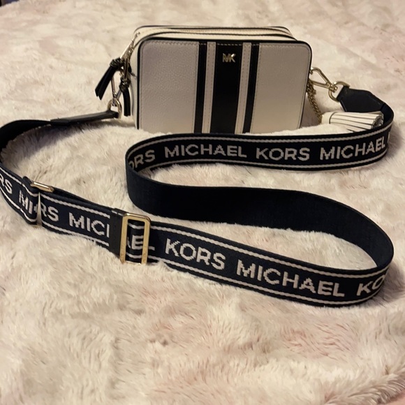 Michael Kors Handbags - Michael Kors Crossbody Bag